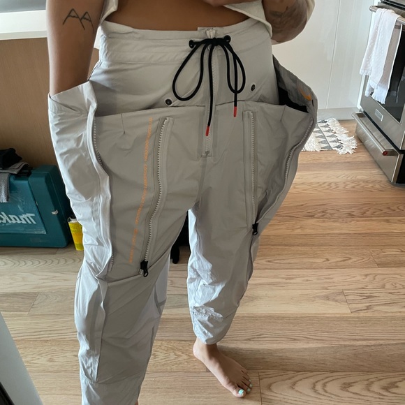 Nike ACG light grey cropped utility track pants size medium - Picture 9 of 16